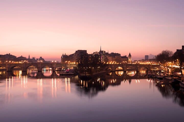 Transfer and Full Day Private Tour in Paris with Lunch Cruise