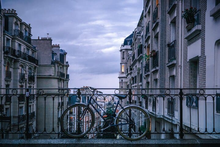 2-hour Walking Tour Through The Charms of Montmartre