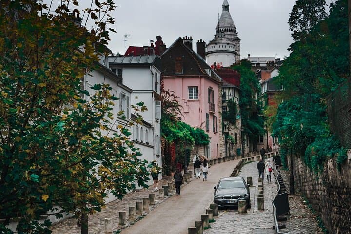 2-hour Walking Tour Through The Charms of Montmartre