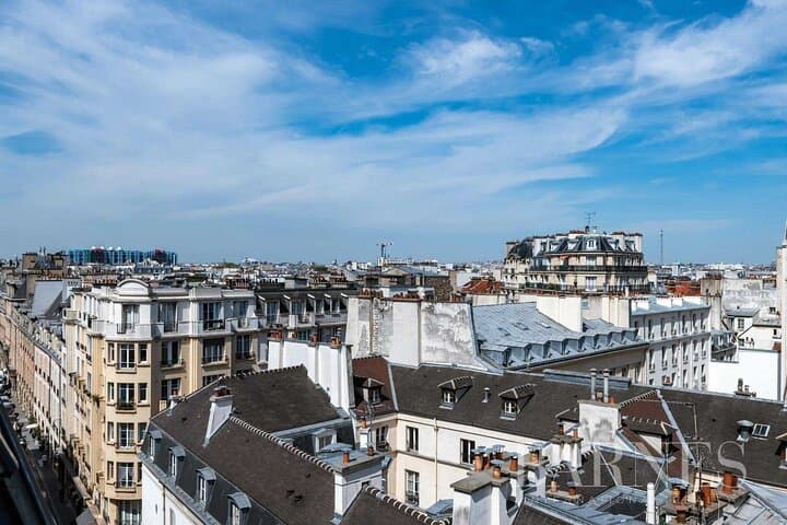 3 Hour Private Tour Throughout the Le Marais with CDG Transfer