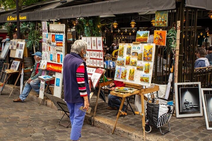CDG Transfers and Private Tour of Marais & Montmartre