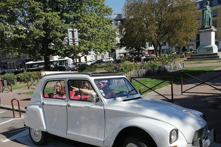 Private 1 hour tour of Versailles in a Vintage Car (2CV)