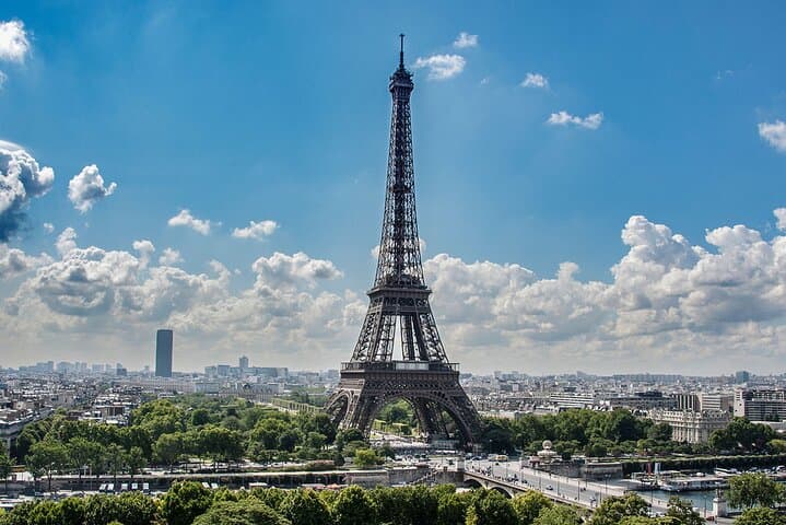 Private Chauffeur for Transfer from Paris to Bayeux or Caen