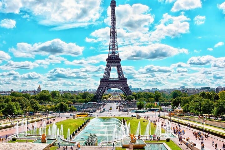 Private Audio Guided Walking Tour in Paris