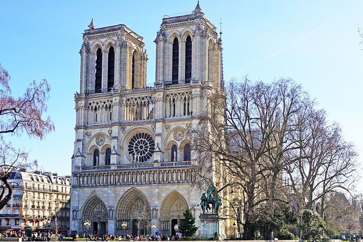 Private Audio Guided Walking Tour in Paris