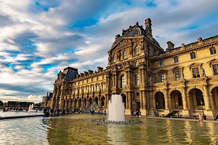 Private Audio Guided Walking Tour in Paris