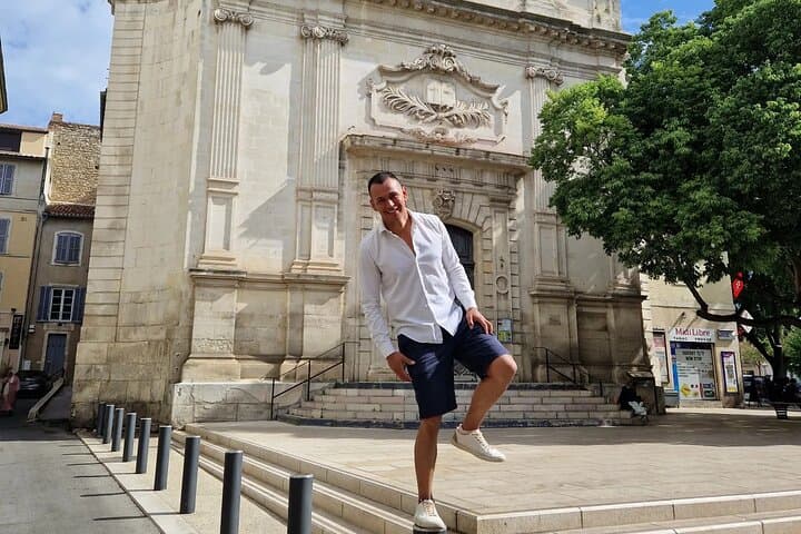 A Private Guided Historical and Cultural Tour in Nîmes