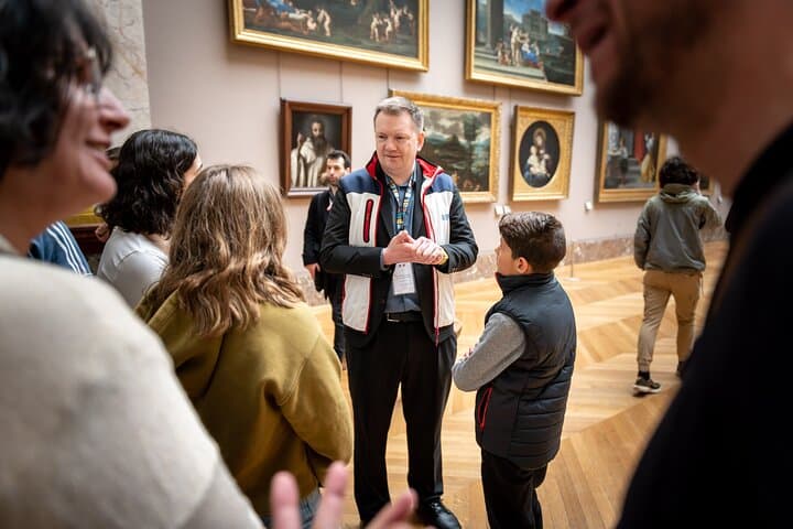 Louvre Family Tour: Private Kids-Friendly Museum Experience