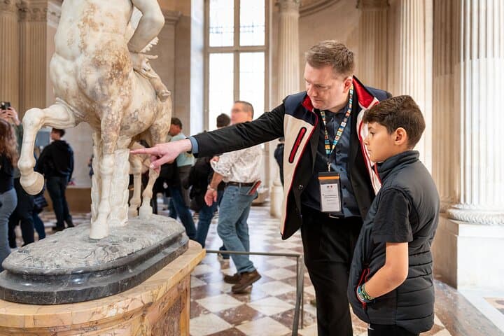 Louvre Family Tour: Private Kids-Friendly Museum Experience