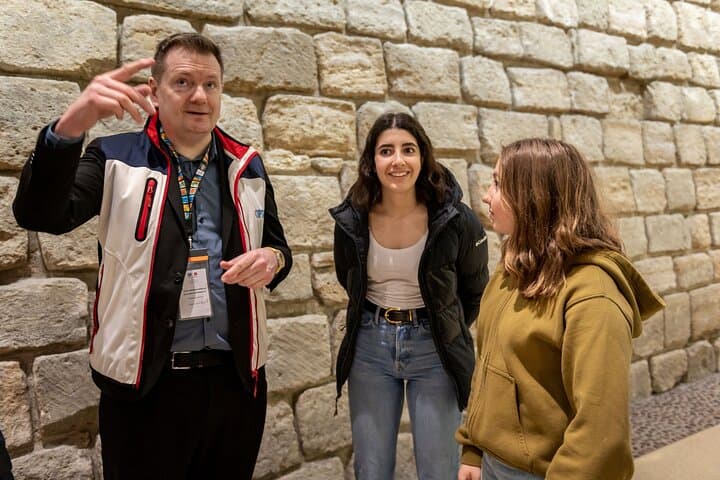 Louvre Family Tour: Private Kids-Friendly Museum Experience