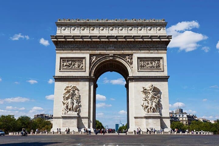 Paris: Private Customizable Full-Day Tour with Hotel Transfer