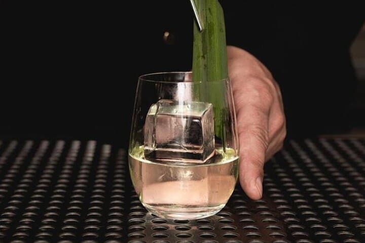 private groupe explore hidden bars & speakeasies in Paris