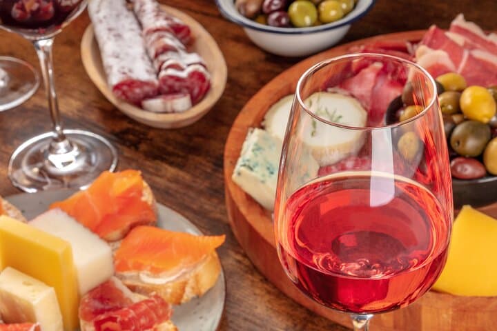 All-Inclusive Food and History Tour with Local Expert Guide