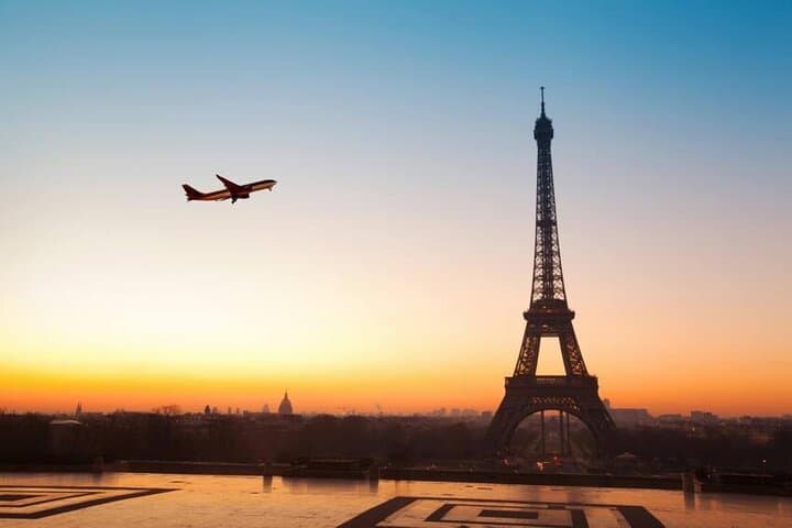 Private transport from Paris to Charles de Gaulle airport