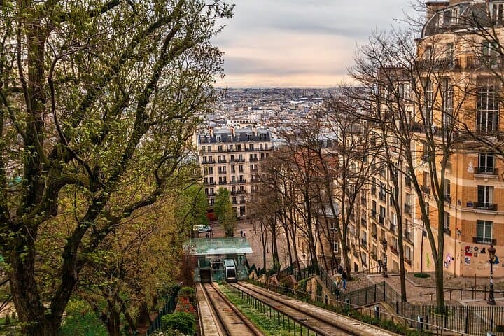 Guided tour of Montmartre and Cruise on the Seine