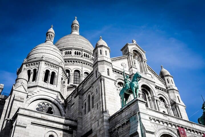 Guided tour of Montmartre and Cruise on the Seine