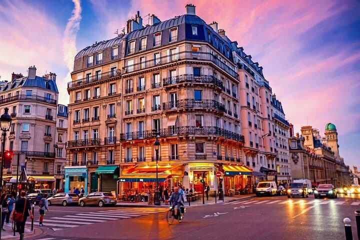 Private Tour of Historical Paris: Crepes & Louvre Tickets