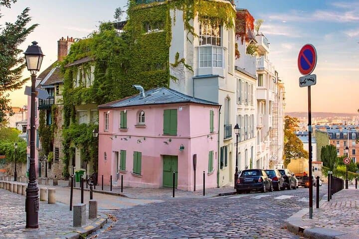 Montmartre & Latin Quarter Private Tour & Delicious French Lunch