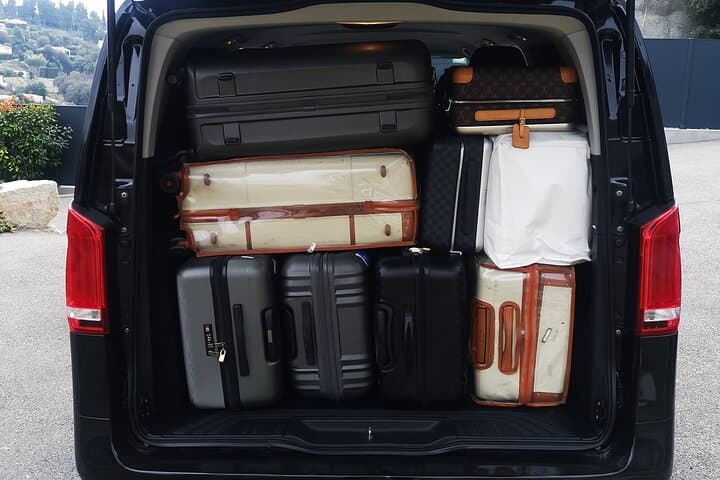 Minivan from 1 to 8 passengers. All destinations France Italy 7/24. Provision ,Transfers , customized circuits.