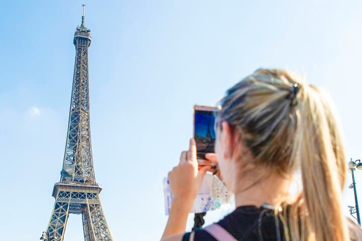Louvre Museum Guided Tour with 1-Day Hop-On Hop-Off Bus Ticket