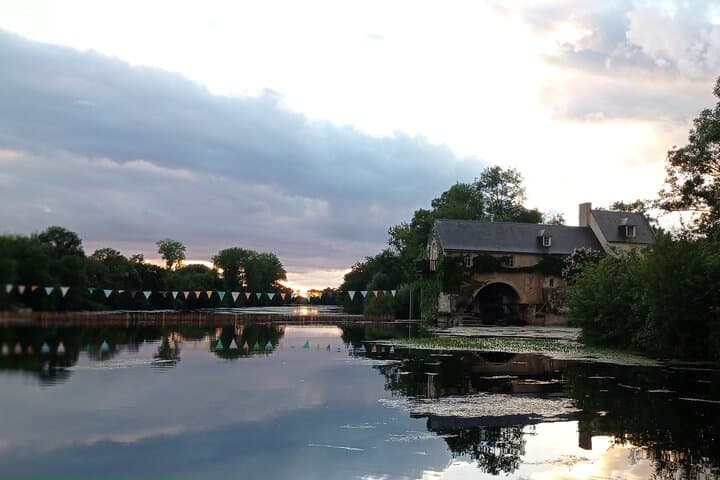 Gourmet Boat Trip at Sunset near Amboise 37