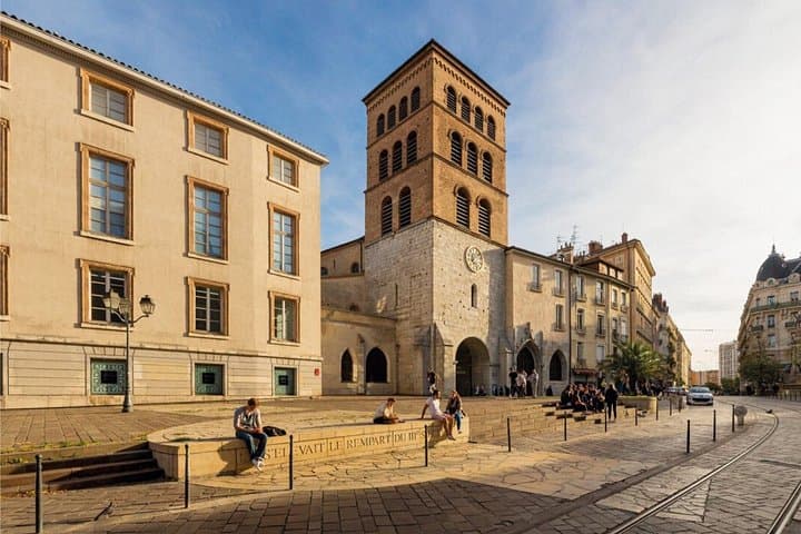 Grenoble Self-Guided City Walking Tour & Scavenger Hunt