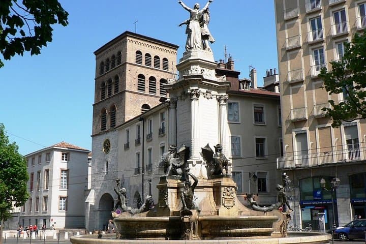Grenoble Self-Guided City Walking Tour & Scavenger Hunt