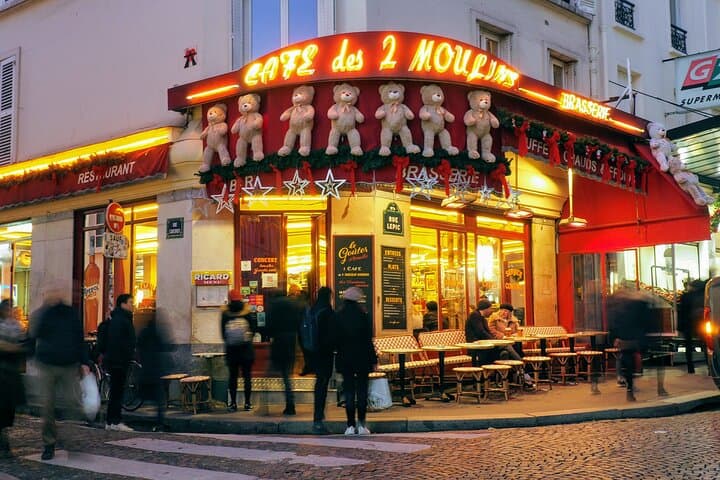 Iconic Amélie Movie Locations - Private Tour with Friendly Guide