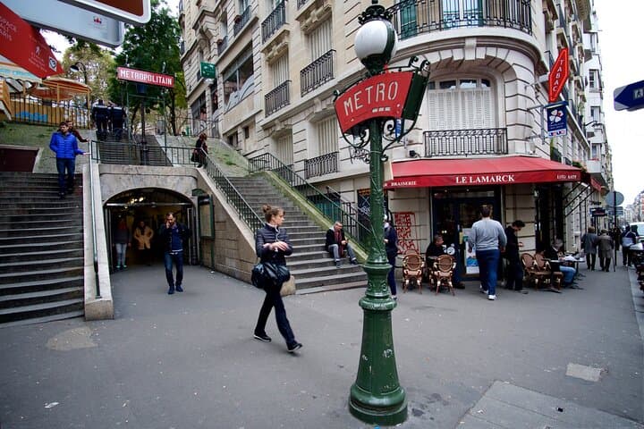 Iconic Amélie Movie Locations - Private Tour with Friendly Guide