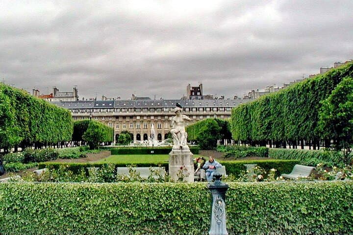Emily in Paris Filming Locations on Private Tour with Local Guide