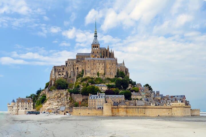 D-Day Omaha Beach Private Tour with CDG Transfer and Champagne