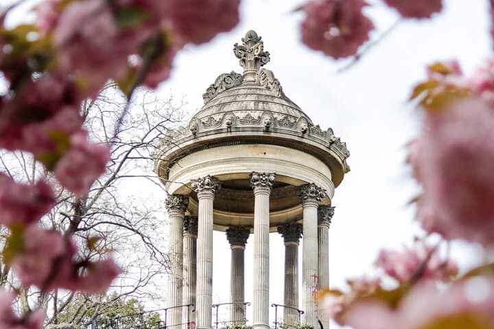 Guided tour of Buttes Chaumont and its surroundings