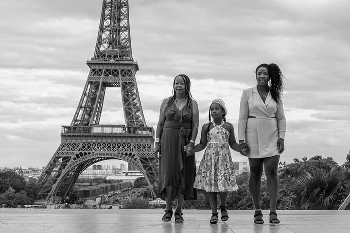 Private Photoshoot with the Iconic Eiffel Tower in Paris