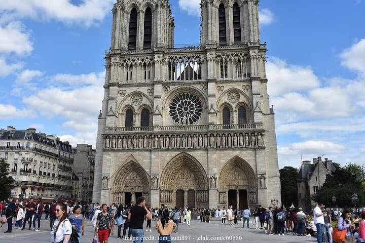 Paris by Night 2-hour Private Tour with Scenic Seine River Cruise