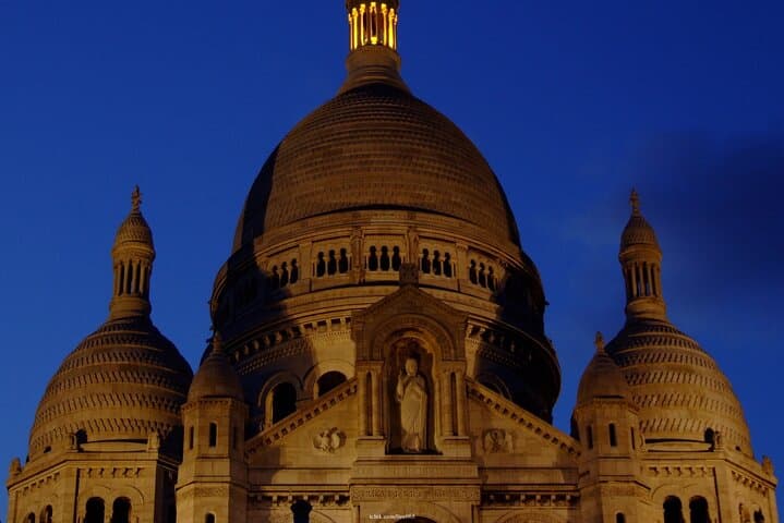 Montmartre at Night: Private Evening Walking Tour