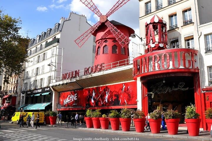 The Historic Heart of Paris: Private Walking Tour & River Cruise