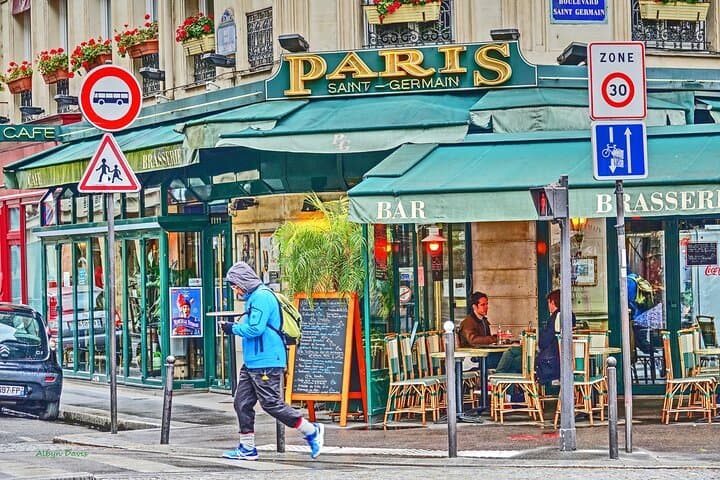 Paris, je t’aime Movie Locations Tour in Paris with Local Guide