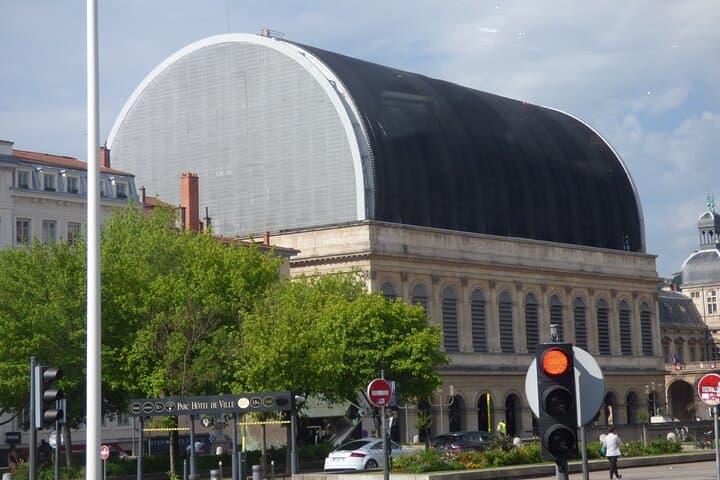 The Intouchables Movie Locations Tour in Paris with Local Guide
