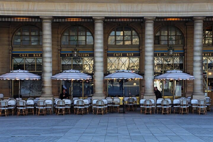 The Intouchables Movie Locations Tour in Paris with Local Guide