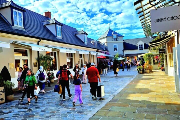 Round Transfer from Paris to La Vallee Village for 1-3 persons