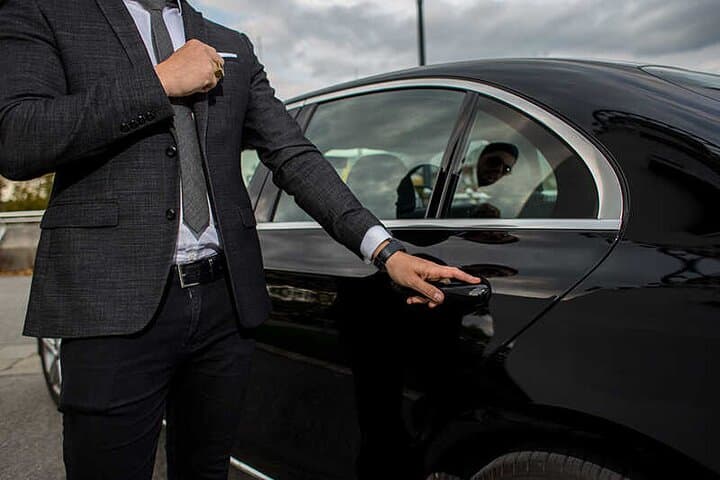 Experience a personalized service with a fluent in both English and French driver