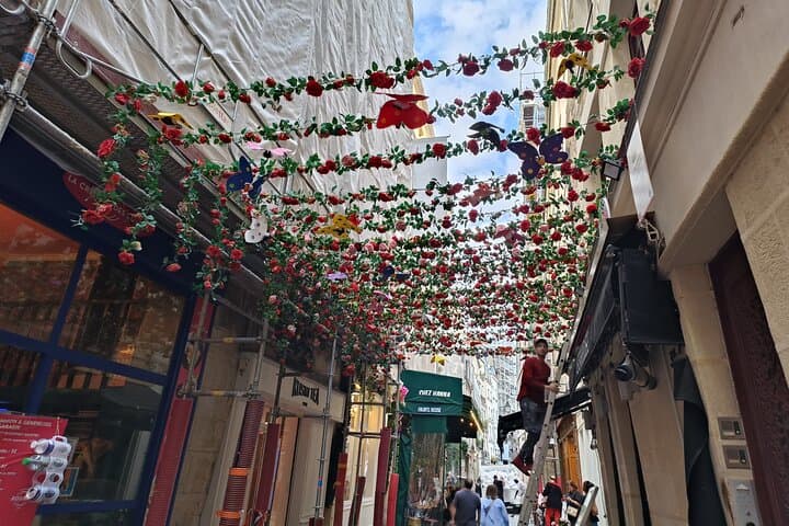 2 Hours Private Sightseeing Tour with Sweet Delights in Le Marais