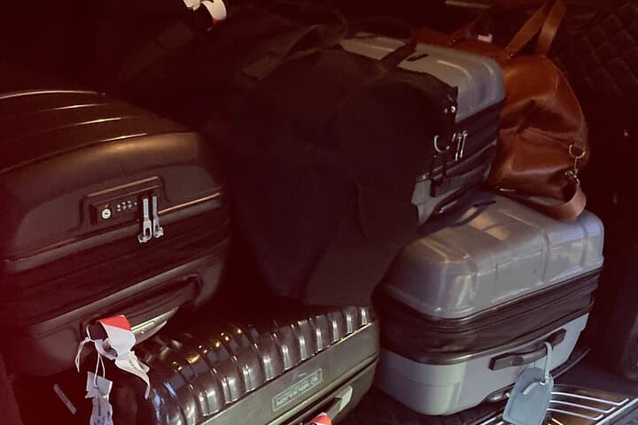 Capacity up to 8 large pieces of luggage