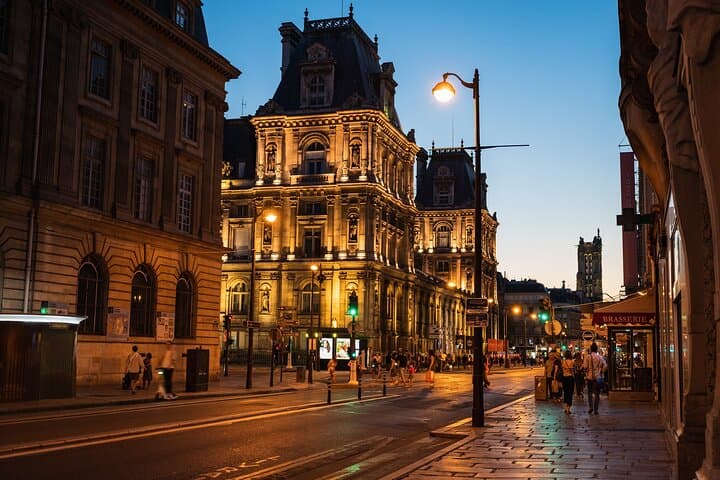Paris Le Marais Self-Guided Quest: The Mysterious Note