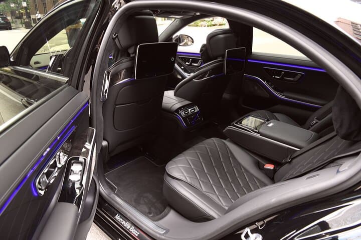 Departure Transfer: Paris City to Paris Airport CDG by Luxury Car