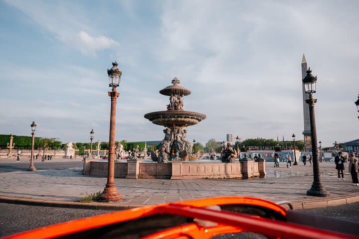 1.5 Hour Private Tour in Paris in a Classic Citroën