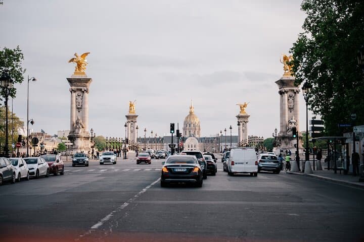 1.5 Hour Private Tour in Paris in a Classic Citroën