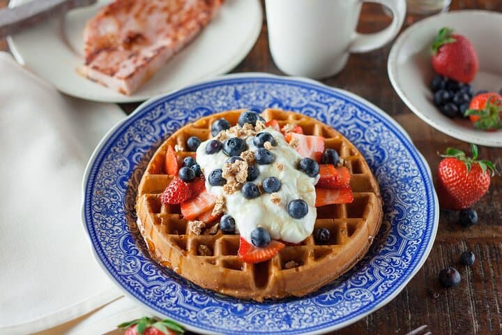 2 Hours Social Club and Brunch in Paris