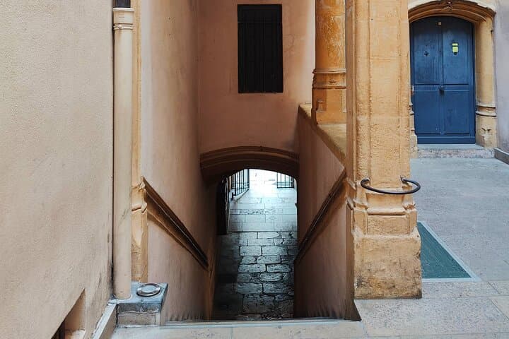 Private Self-Guided Tour of the Curse Quest of Old Lyon