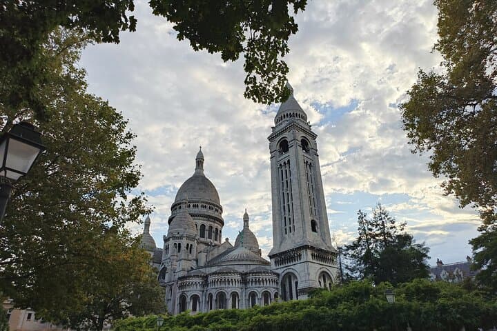 Montmartre Quarter Private Guided Tour in Paris
